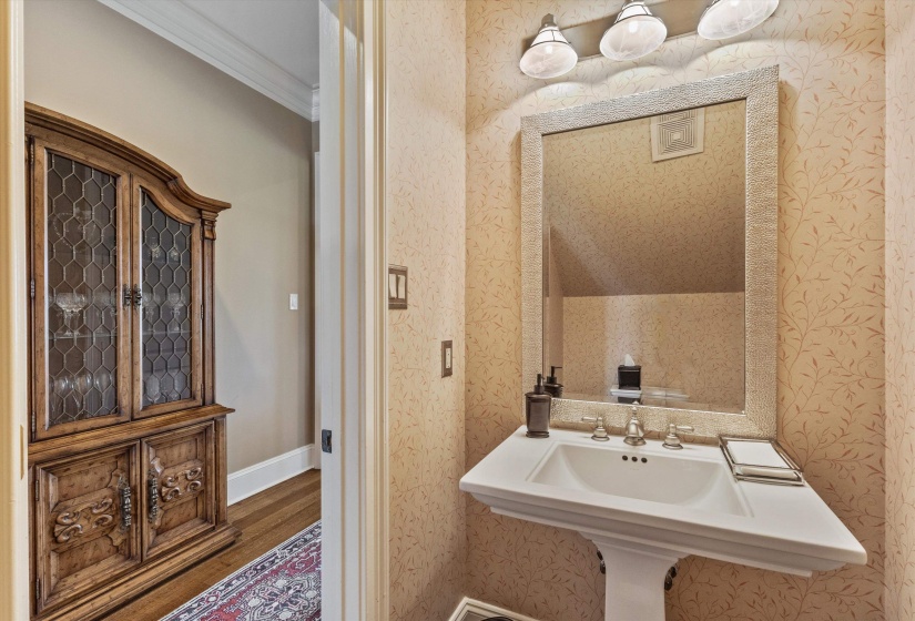 1011 ISLAND PARK DR, Memphis, Tennessee 38103, 4 Bedroom Bedrooms, 9 Room Rooms,3.1 BathroomBathrooms,Residential,For Sale,ISLAND PARK,0,10228920