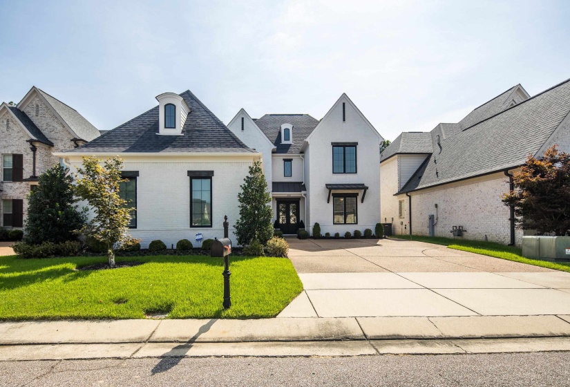 208 CHADWICK WOODS LN, Collierville, Tennessee 38017, 4 Bedroom Bedrooms, 10 Room Rooms,3.1 BathroomBathrooms,Residential,For Sale,CHADWICK WOODS,0,10228921