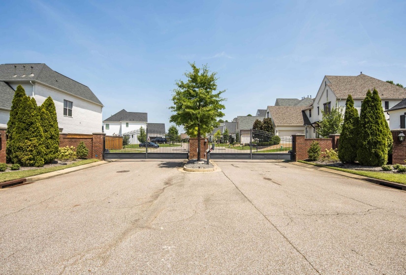 208 CHADWICK WOODS LN, Collierville, Tennessee 38017, 4 Bedroom Bedrooms, 10 Room Rooms,3.1 BathroomBathrooms,Residential,For Sale,CHADWICK WOODS,0,10228921