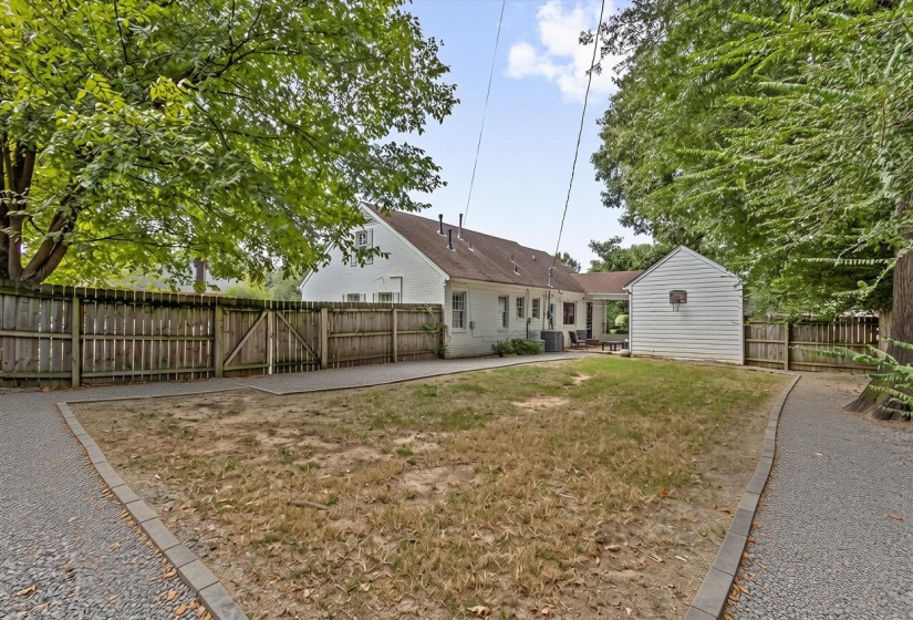 344 CHUCKWOOD RD, Memphis, Tennessee 38117, 3 Bedroom Bedrooms, 7 Room Rooms,2.1 BathroomBathrooms,Residential,For Sale,CHUCKWOOD,0,10228929