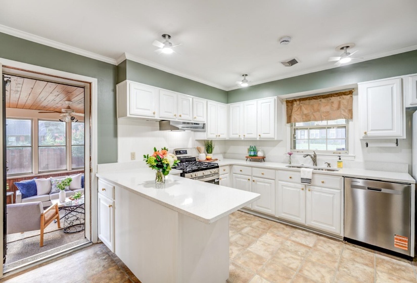 5341 TIMMONS AVE, Memphis, Tennessee 38119, 3 Bedroom Bedrooms, 8 Room Rooms,2 BathroomBathrooms,Residential,For Sale,TIMMONS,0,10228932