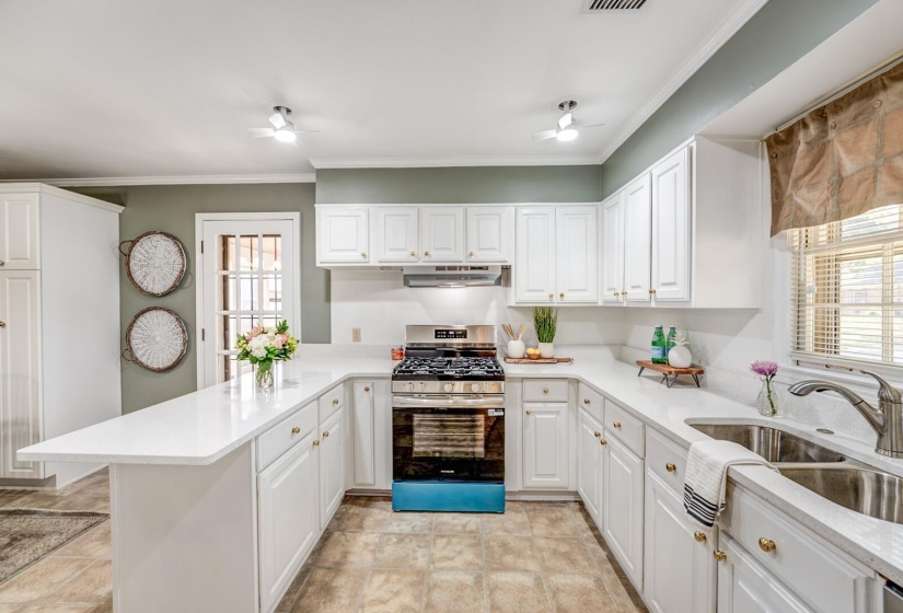 5341 TIMMONS AVE, Memphis, Tennessee 38119, 3 Bedroom Bedrooms, 8 Room Rooms,2 BathroomBathrooms,Residential,For Sale,TIMMONS,0,10228932