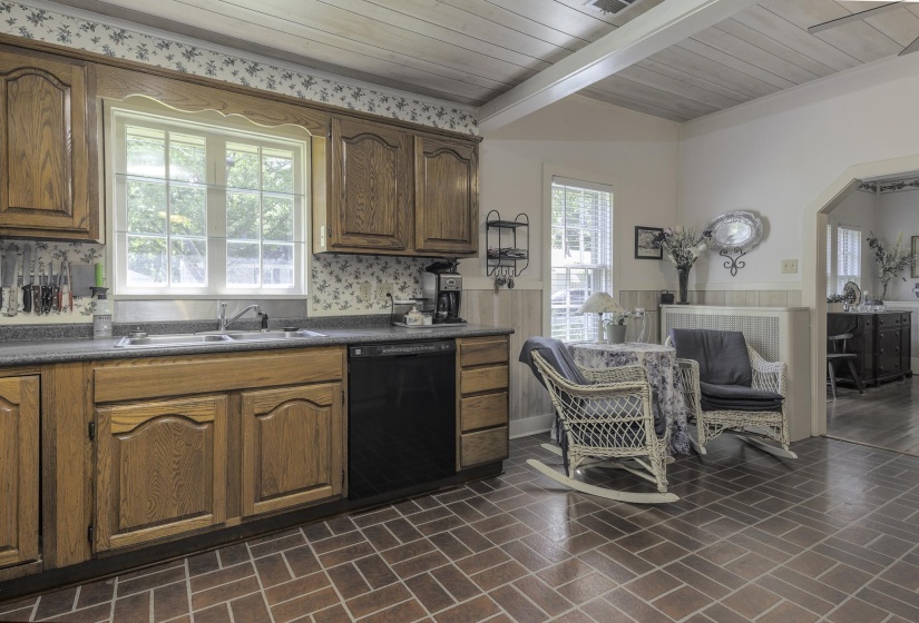 817 SHOTWELL ST, Memphis, Tennessee 38111, 4 Bedroom Bedrooms, 7 Room Rooms,3 BathroomBathrooms,Residential,For Sale,SHOTWELL,0,10228941