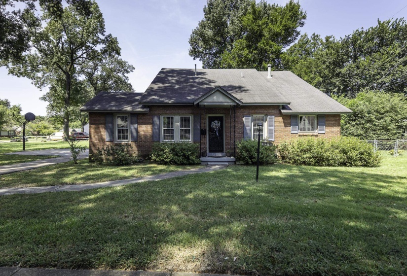 817 SHOTWELL ST, Memphis, Tennessee 38111, 4 Bedroom Bedrooms, 7 Room Rooms,3 BathroomBathrooms,Residential,For Sale,SHOTWELL,0,10228941