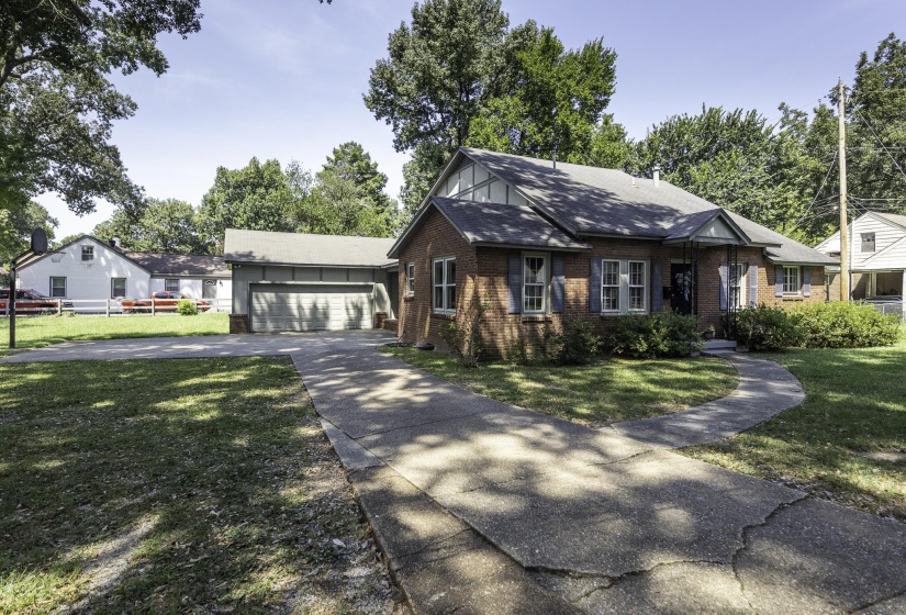 817 SHOTWELL ST, Memphis, Tennessee 38111, 4 Bedroom Bedrooms, 7 Room Rooms,3 BathroomBathrooms,Residential,For Sale,SHOTWELL,0,10228941