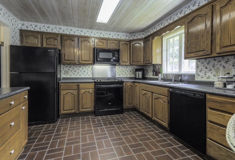 817 SHOTWELL ST, Memphis, Tennessee 38111, 4 Bedroom Bedrooms, 7 Room Rooms,3 BathroomBathrooms,Residential,For Sale,SHOTWELL,0,10228941