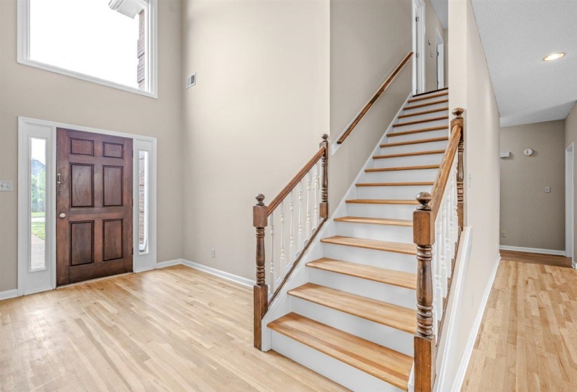 8976 LINDSTROM DR, Memphis, Tennessee 38016, 5 Bedroom Bedrooms, 9 Room Rooms,3.1 BathroomBathrooms,Residential,For Sale,LINDSTROM,0,10224567