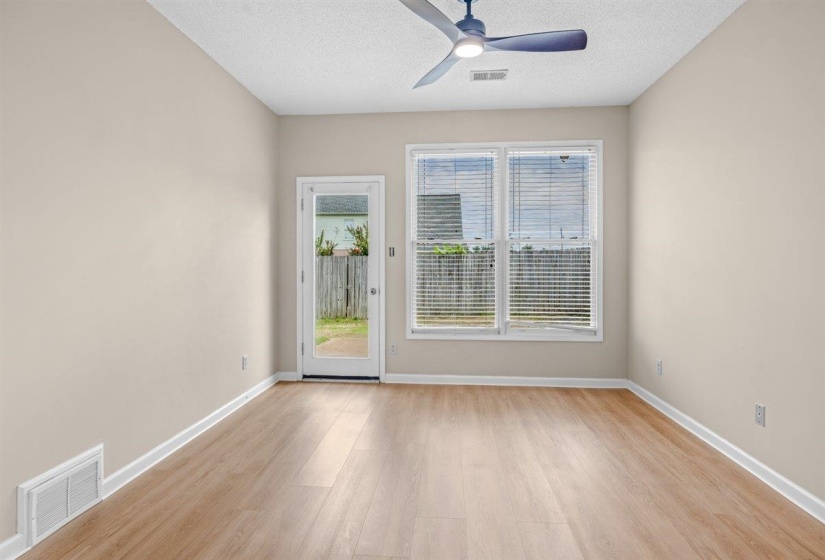 8976 LINDSTROM DR, Memphis, Tennessee 38016, 5 Bedroom Bedrooms, 9 Room Rooms,3.1 BathroomBathrooms,Residential,For Sale,LINDSTROM,0,10224567