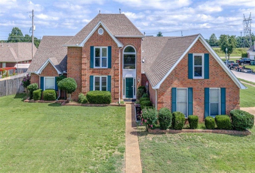 8976 LINDSTROM DR, Memphis, Tennessee 38016, 5 Bedroom Bedrooms, 9 Room Rooms,3.1 BathroomBathrooms,Residential,For Sale,LINDSTROM,0,10224567