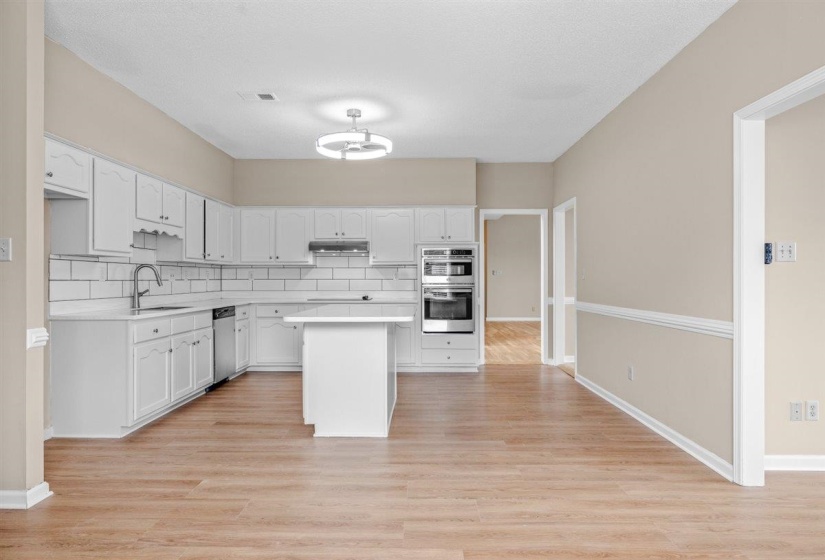 8976 LINDSTROM DR, Memphis, Tennessee 38016, 5 Bedroom Bedrooms, 9 Room Rooms,3.1 BathroomBathrooms,Residential,For Sale,LINDSTROM,0,10224567
