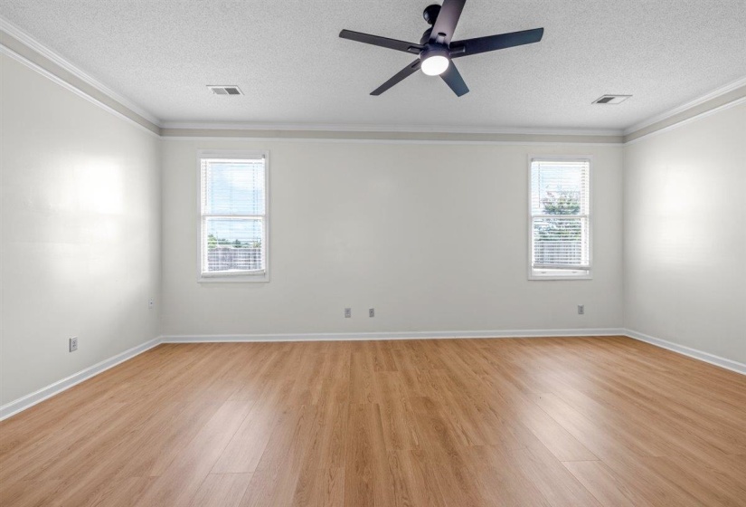 8976 LINDSTROM DR, Memphis, Tennessee 38016, 5 Bedroom Bedrooms, 9 Room Rooms,3.1 BathroomBathrooms,Residential,For Sale,LINDSTROM,0,10224567