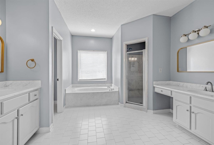 8976 LINDSTROM DR, Memphis, Tennessee 38016, 5 Bedroom Bedrooms, 9 Room Rooms,3.1 BathroomBathrooms,Residential,For Sale,LINDSTROM,0,10224567