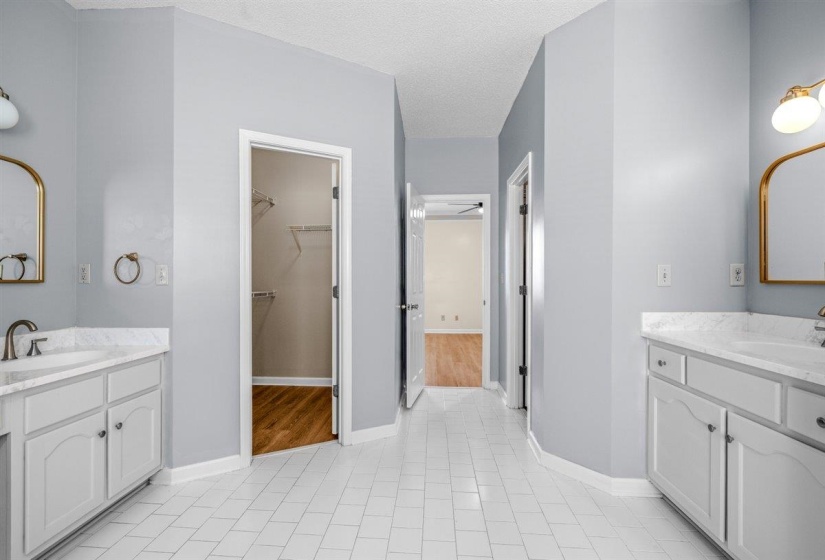 8976 LINDSTROM DR, Memphis, Tennessee 38016, 5 Bedroom Bedrooms, 9 Room Rooms,3.1 BathroomBathrooms,Residential,For Sale,LINDSTROM,0,10224567