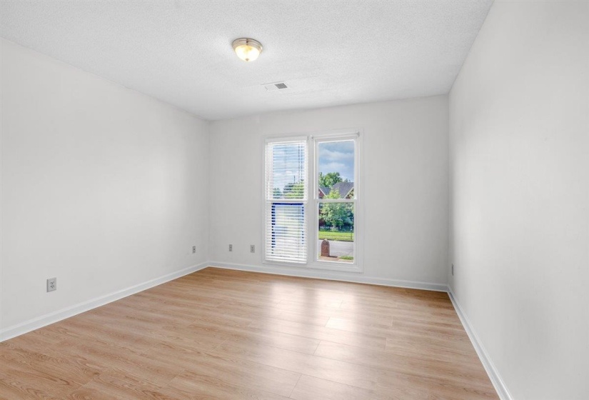 8976 LINDSTROM DR, Memphis, Tennessee 38016, 5 Bedroom Bedrooms, 9 Room Rooms,3.1 BathroomBathrooms,Residential,For Sale,LINDSTROM,0,10224567