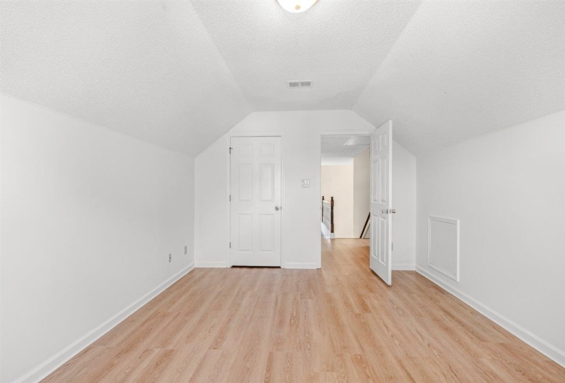 8976 LINDSTROM DR, Memphis, Tennessee 38016, 5 Bedroom Bedrooms, 9 Room Rooms,3.1 BathroomBathrooms,Residential,For Sale,LINDSTROM,0,10224567