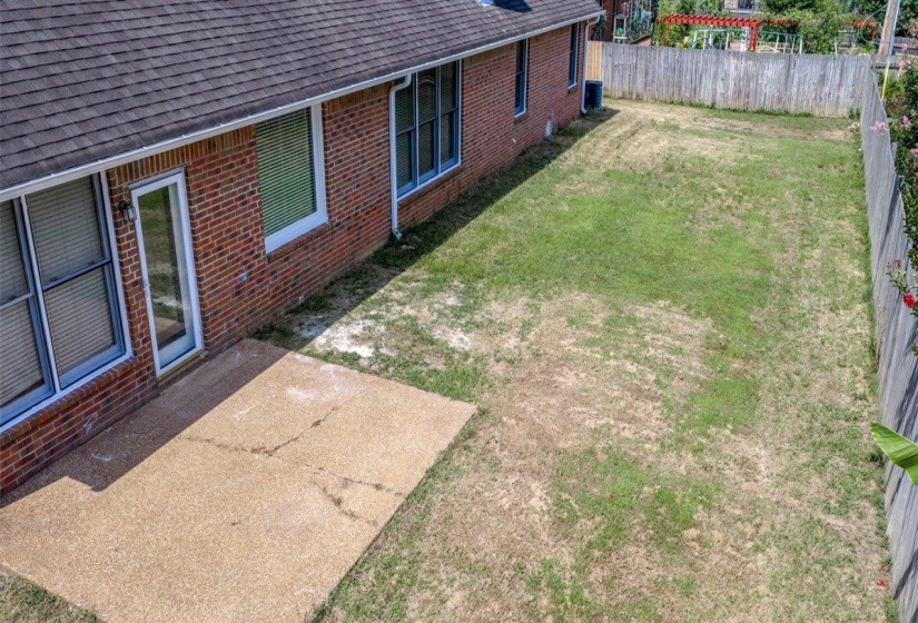 8976 LINDSTROM DR, Memphis, Tennessee 38016, 5 Bedroom Bedrooms, 9 Room Rooms,3.1 BathroomBathrooms,Residential,For Sale,LINDSTROM,0,10224567