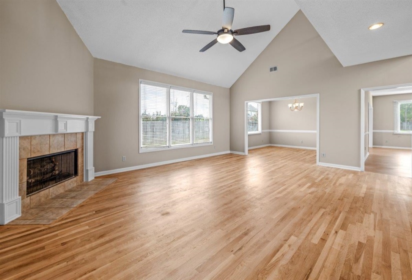 8976 LINDSTROM DR, Memphis, Tennessee 38016, 5 Bedroom Bedrooms, 9 Room Rooms,3.1 BathroomBathrooms,Residential,For Sale,LINDSTROM,0,10224567
