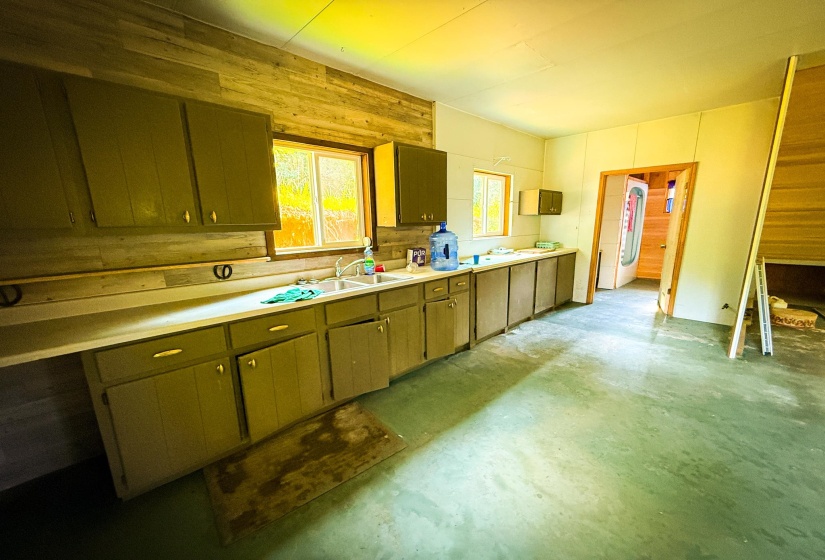 1421 COPPER SPRINGS RD, Springville, Tennessee 38256, 7 Bedroom Bedrooms, 11 Room Rooms,2.1 BathroomBathrooms,Residential,For Sale,COPPER SPRINGS,0,10228950