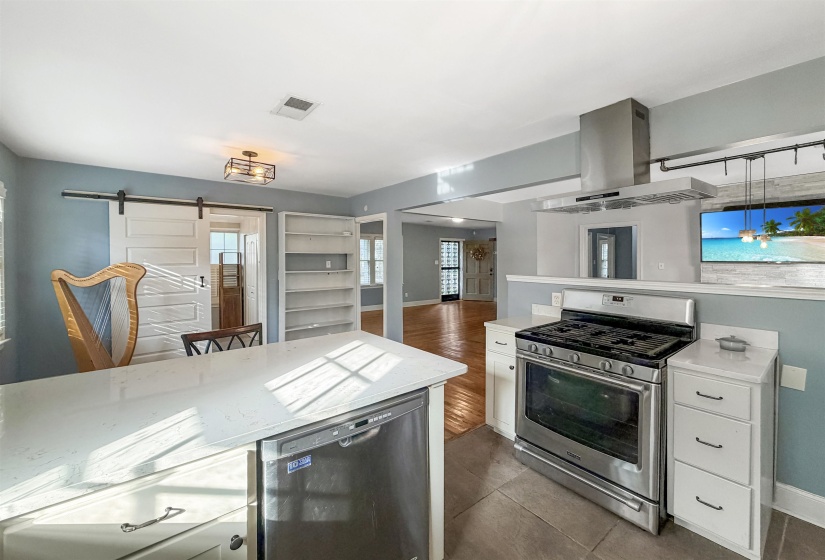 2790 UNION AVE, Memphis, Tennessee 38111, 2 Bedroom Bedrooms, 5 Room Rooms,2 BathroomBathrooms,Residential,For Sale,UNION,0,10228953