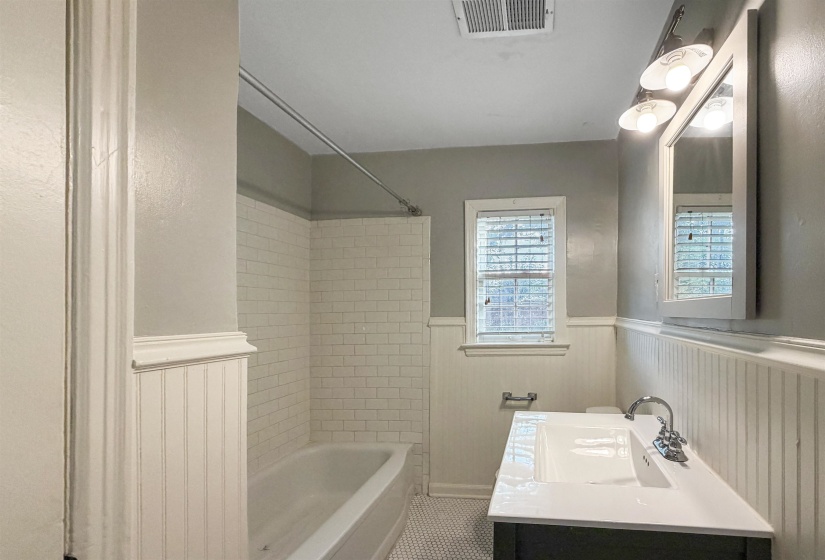 2790 UNION AVE, Memphis, Tennessee 38111, 2 Bedroom Bedrooms, 5 Room Rooms,2 BathroomBathrooms,Residential,For Sale,UNION,0,10228953