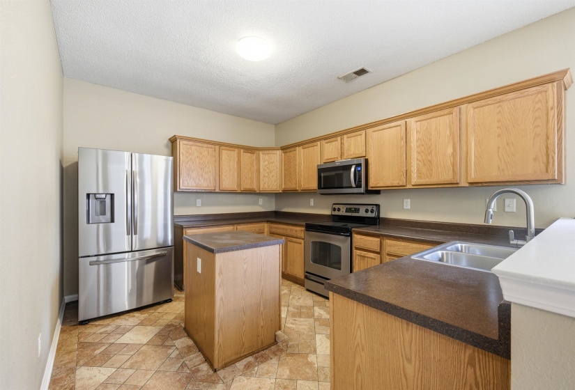 858 CROSSFIELD CV, Memphis, Tennessee 38109, 3 Bedroom Bedrooms, 6 Room Rooms,2.1 BathroomBathrooms,Residential,For Sale,CROSSFIELD,0,10228955