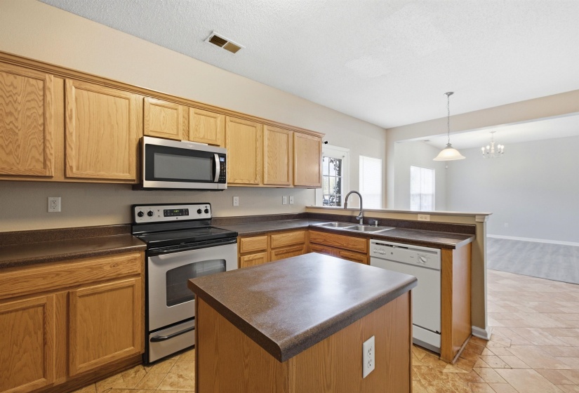 858 CROSSFIELD CV, Memphis, Tennessee 38109, 3 Bedroom Bedrooms, 6 Room Rooms,2.1 BathroomBathrooms,Residential,For Sale,CROSSFIELD,0,10228955