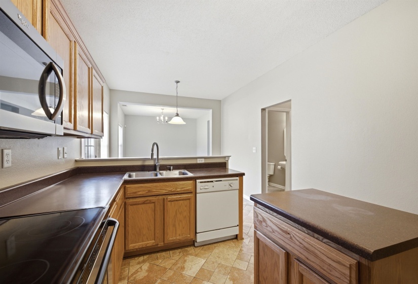 858 CROSSFIELD CV, Memphis, Tennessee 38109, 3 Bedroom Bedrooms, 6 Room Rooms,2.1 BathroomBathrooms,Residential,For Sale,CROSSFIELD,0,10228955
