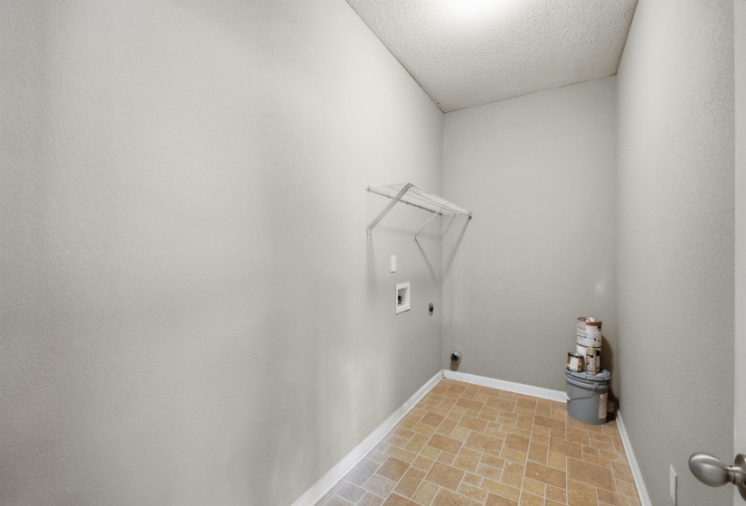 858 CROSSFIELD CV, Memphis, Tennessee 38109, 3 Bedroom Bedrooms, 6 Room Rooms,2.1 BathroomBathrooms,Residential,For Sale,CROSSFIELD,0,10228955