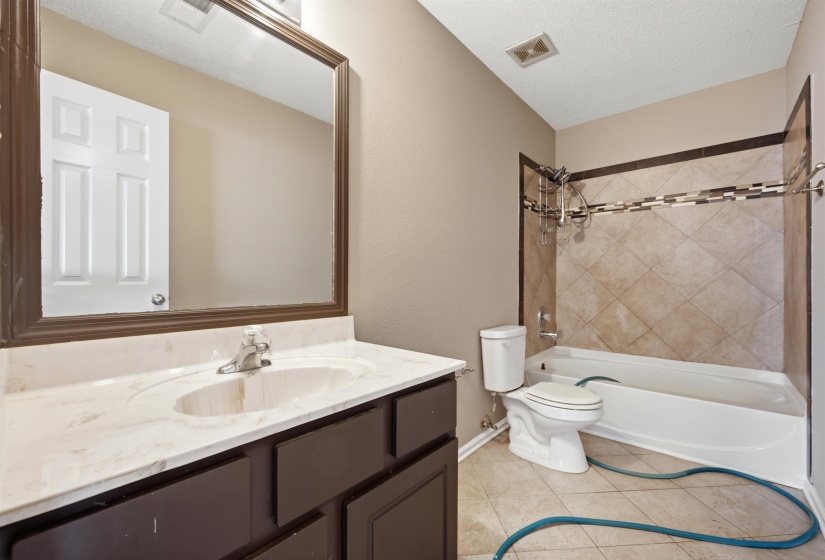858 CROSSFIELD CV, Memphis, Tennessee 38109, 3 Bedroom Bedrooms, 6 Room Rooms,2.1 BathroomBathrooms,Residential,For Sale,CROSSFIELD,0,10228955