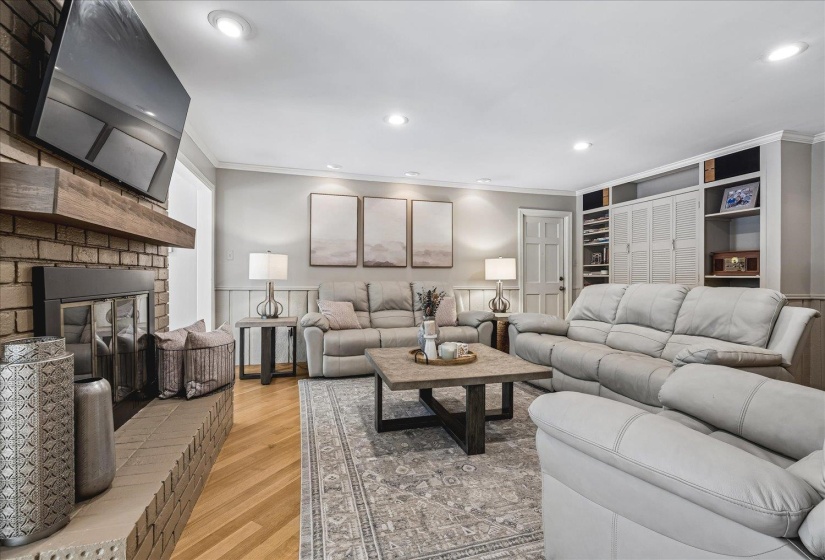 6767 POPLAR PIKE, Memphis, Tennessee 38119, 5 Bedroom Bedrooms, 13 Room Rooms,3.1 BathroomBathrooms,Residential,For Sale,POPLAR,0,10228962