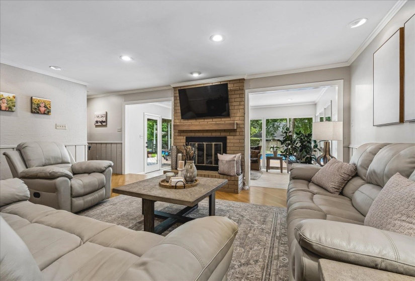 6767 POPLAR PIKE, Memphis, Tennessee 38119, 5 Bedroom Bedrooms, 13 Room Rooms,3.1 BathroomBathrooms,Residential,For Sale,POPLAR,0,10228962