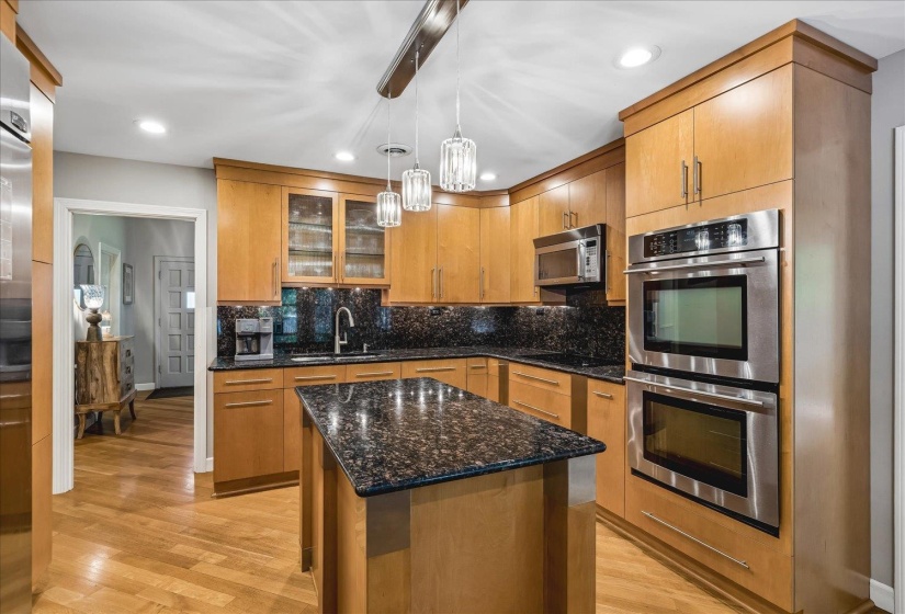 6767 POPLAR PIKE, Memphis, Tennessee 38119, 5 Bedroom Bedrooms, 13 Room Rooms,3.1 BathroomBathrooms,Residential,For Sale,POPLAR,0,10228962