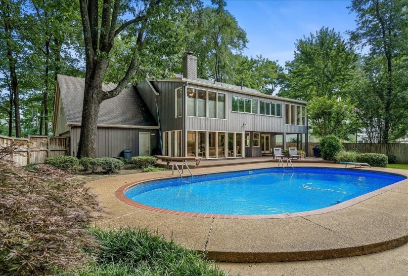 6767 POPLAR PIKE, Memphis, Tennessee 38119, 5 Bedroom Bedrooms, 13 Room Rooms,3.1 BathroomBathrooms,Residential,For Sale,POPLAR,0,10228962