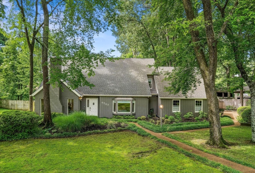 6767 POPLAR PIKE, Memphis, Tennessee 38119, 5 Bedroom Bedrooms, 13 Room Rooms,3.1 BathroomBathrooms,Residential,For Sale,POPLAR,0,10228962