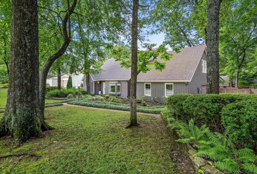 6767 POPLAR PIKE, Memphis, Tennessee 38119, 5 Bedroom Bedrooms, 13 Room Rooms,3.1 BathroomBathrooms,Residential,For Sale,POPLAR,0,10228962