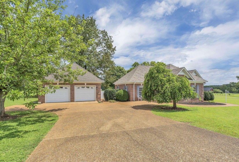 260 KERR FARMS LN, Savannah, Tennessee 38372, 4 Bedroom Bedrooms, 13 Room Rooms,3 BathroomBathrooms,Residential,For Sale,KERR FARMS,0,10228972