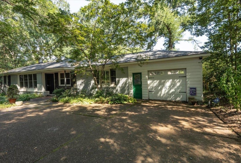 4910 COLE RD, Memphis, Tennessee 38117, 3 Bedroom Bedrooms, 6 Room Rooms,2 BathroomBathrooms,Residential,For Sale,COLE,0,10228976