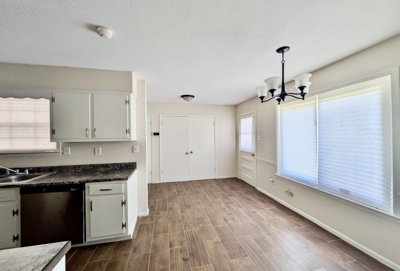 5352 HERITAGE DR, Memphis, Tennessee 38115, 4 Bedroom Bedrooms, 4 Room Rooms,2 BathroomBathrooms,Residential,For Sale,HERITAGE,0,10228985