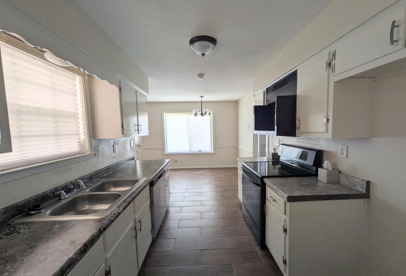 5352 HERITAGE DR, Memphis, Tennessee 38115, 4 Bedroom Bedrooms, 4 Room Rooms,2 BathroomBathrooms,Residential,For Sale,HERITAGE,0,10228985