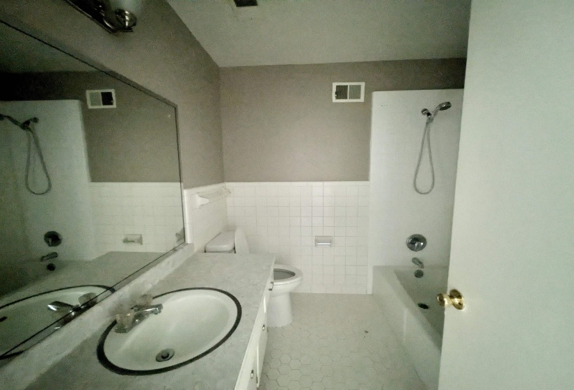 5352 HERITAGE DR, Memphis, Tennessee 38115, 4 Bedroom Bedrooms, 4 Room Rooms,2 BathroomBathrooms,Residential,For Sale,HERITAGE,0,10228985