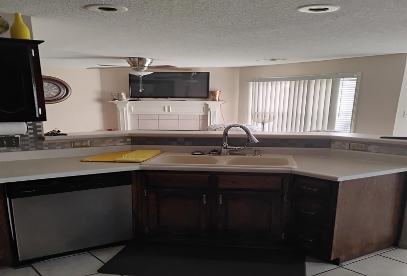 1291 BEAVER TRAIL DR, Memphis, Tennessee 38016, 3 Bedroom Bedrooms, 8 Room Rooms,2.1 BathroomBathrooms,Residential,For Sale,BEAVER TRAIL,0,10228986