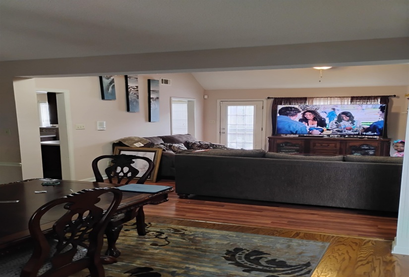 1291 BEAVER TRAIL DR, Memphis, Tennessee 38016, 3 Bedroom Bedrooms, 8 Room Rooms,2.1 BathroomBathrooms,Residential,For Sale,BEAVER TRAIL,0,10228986