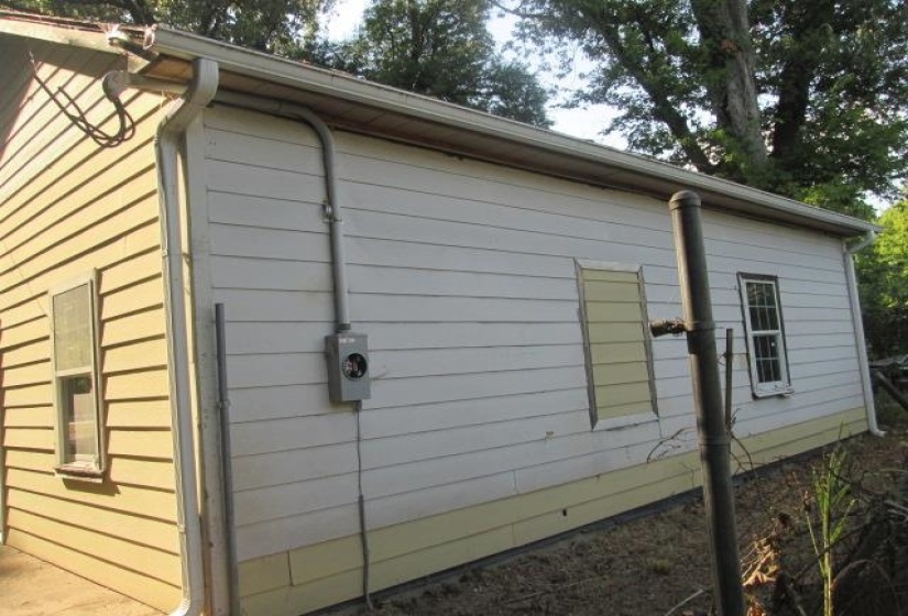 1412 WILLIE MITCHELL BLVD, Memphis, Tennessee 38106, 5 Bedroom Bedrooms, 8 Room Rooms,2 BathroomBathrooms,Residential,For Sale,WILLIE MITCHELL,0,10228989