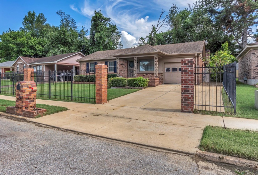 137 CHAMPA AVE, Memphis, Tennessee 38109, 3 Bedroom Bedrooms, 9 Room Rooms,2 BathroomBathrooms,Residential,For Sale,CHAMPA,0,10228990