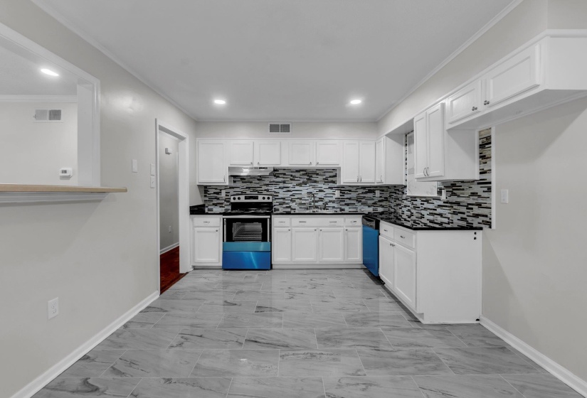 137 CHAMPA AVE, Memphis, Tennessee 38109, 3 Bedroom Bedrooms, 9 Room Rooms,2 BathroomBathrooms,Residential,For Sale,CHAMPA,0,10228990