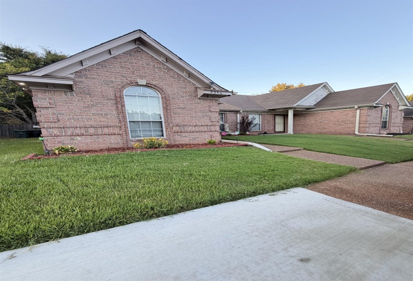 9256 GROVE MANOR DR, Memphis, Tennessee 38016, 3 Bedroom Bedrooms, 6 Room Rooms,2 BathroomBathrooms,Residential,For Sale,GROVE MANOR,0,10229017