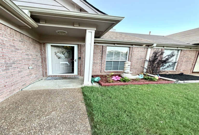 9256 GROVE MANOR DR, Memphis, Tennessee 38016, 3 Bedroom Bedrooms, 6 Room Rooms,2 BathroomBathrooms,Residential,For Sale,GROVE MANOR,0,10229017