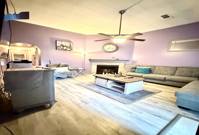 9256 GROVE MANOR DR, Memphis, Tennessee 38016, 3 Bedroom Bedrooms, 6 Room Rooms,2 BathroomBathrooms,Residential,For Sale,GROVE MANOR,0,10229017