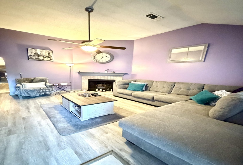 9256 GROVE MANOR DR, Memphis, Tennessee 38016, 3 Bedroom Bedrooms, 6 Room Rooms,2 BathroomBathrooms,Residential,For Sale,GROVE MANOR,0,10229017