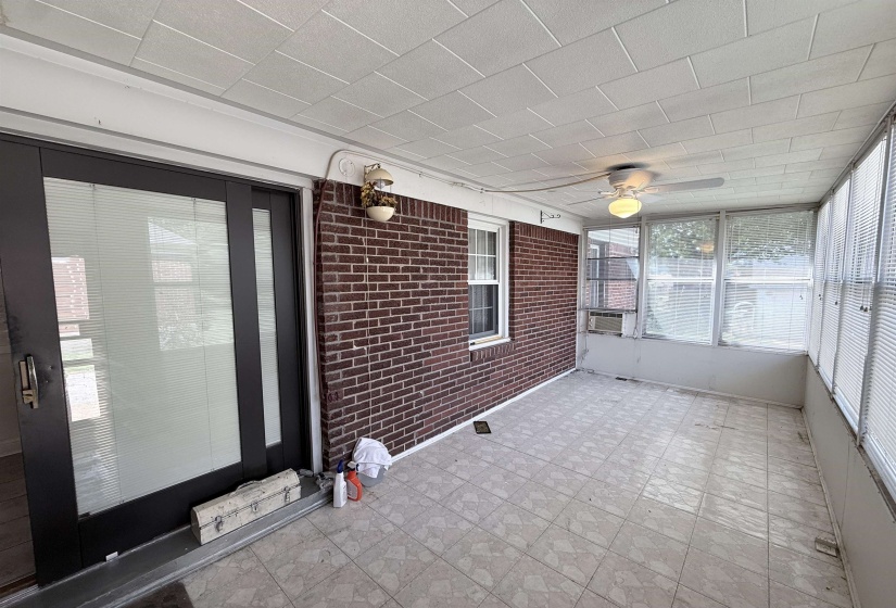 237 EDWIN CIR, Memphis, Tennessee 38104, 4 Bedroom Bedrooms, 9 Room Rooms,2 BathroomBathrooms,Residential,For Sale,EDWIN,0,10229019